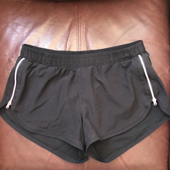 Black & Pink Victory Short - Picture 4 of 6